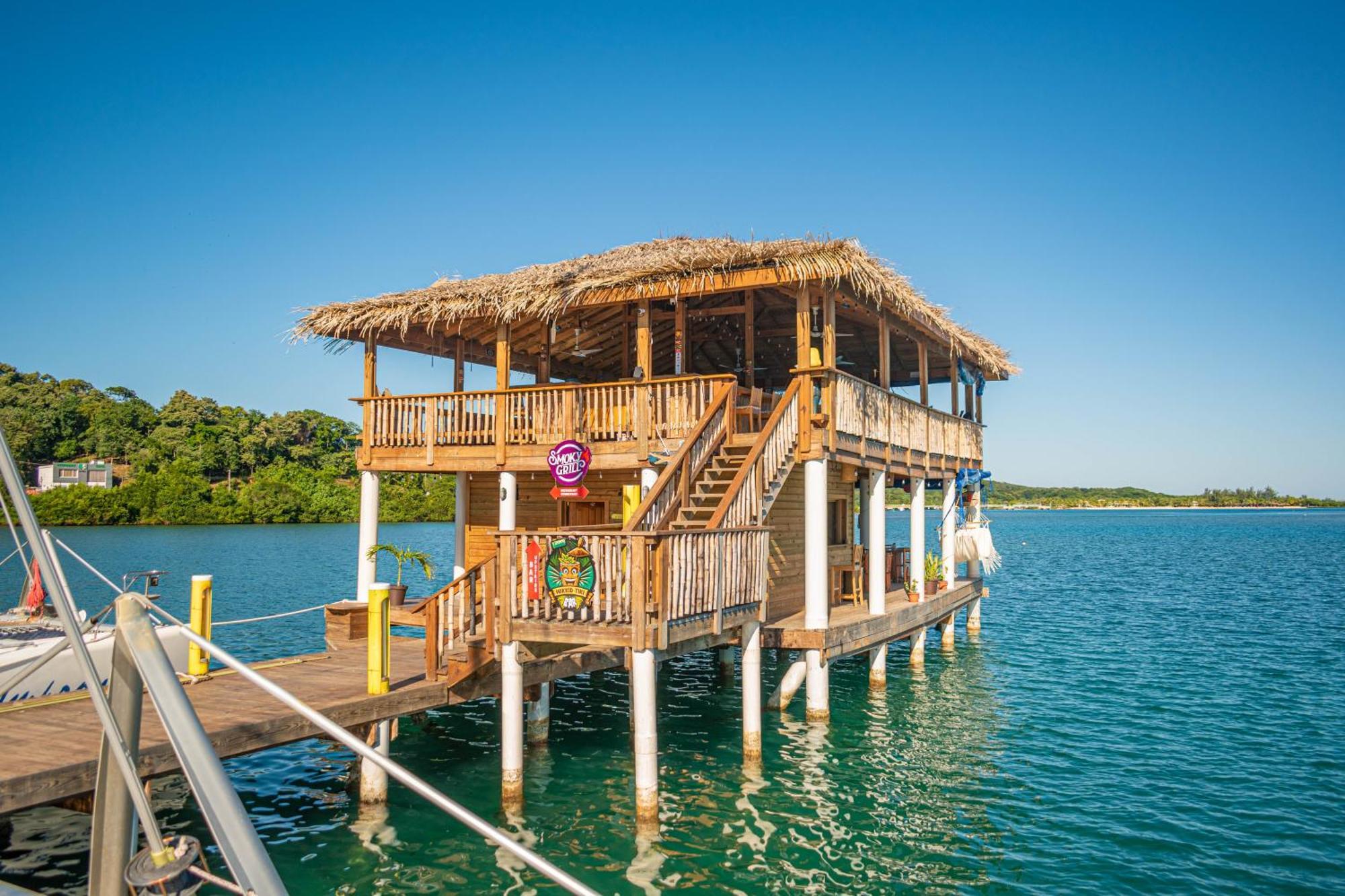 Wikkid Resort Dixon Cove ภายนอก รูปภาพ