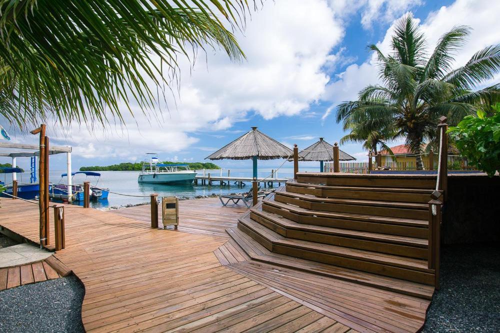 Wikkid Resort Dixon Cove ภายนอก รูปภาพ