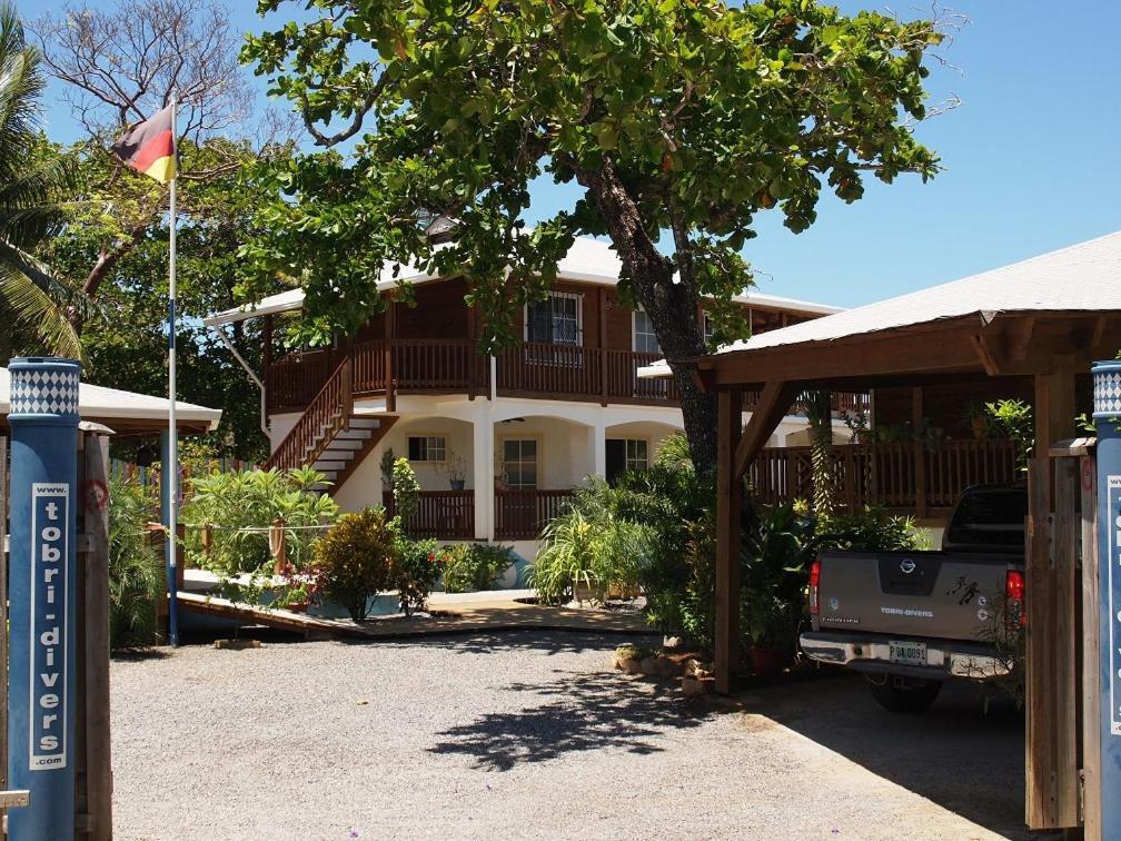 Wikkid Resort Dixon Cove ภายนอก รูปภาพ