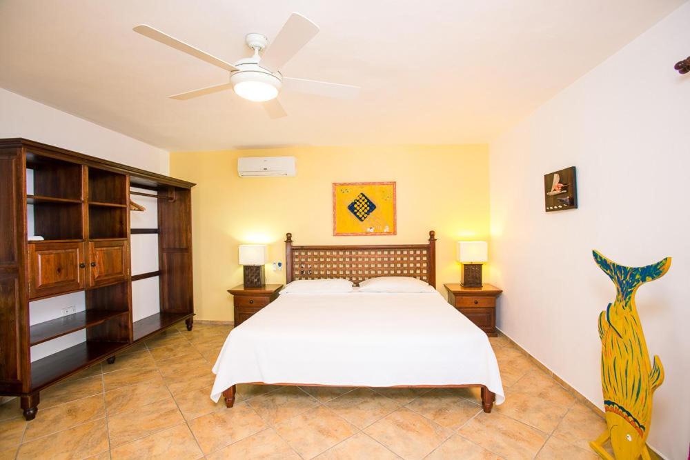 Wikkid Resort Dixon Cove ภายนอก รูปภาพ