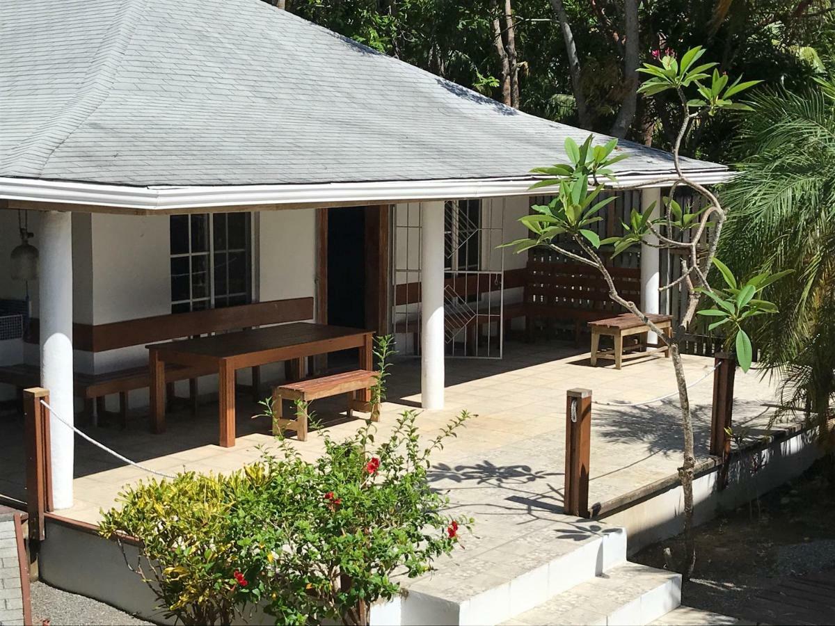 Wikkid Resort Dixon Cove ภายนอก รูปภาพ