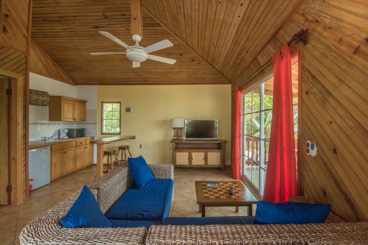 Wikkid Resort Dixon Cove ภายนอก รูปภาพ